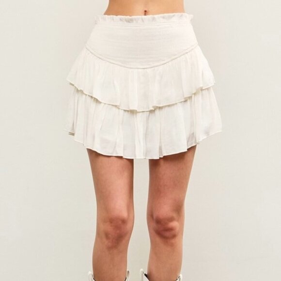 1 LEFT!! MET YOU IN THE SUMMER WHITE MINI SKIRT - Picture 1 of 3